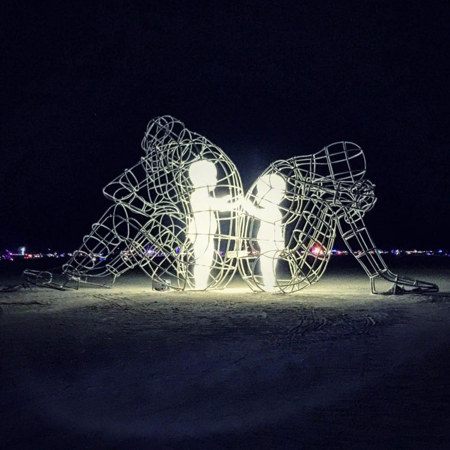 Image de la statue d'Alexander Milov au Burning Man